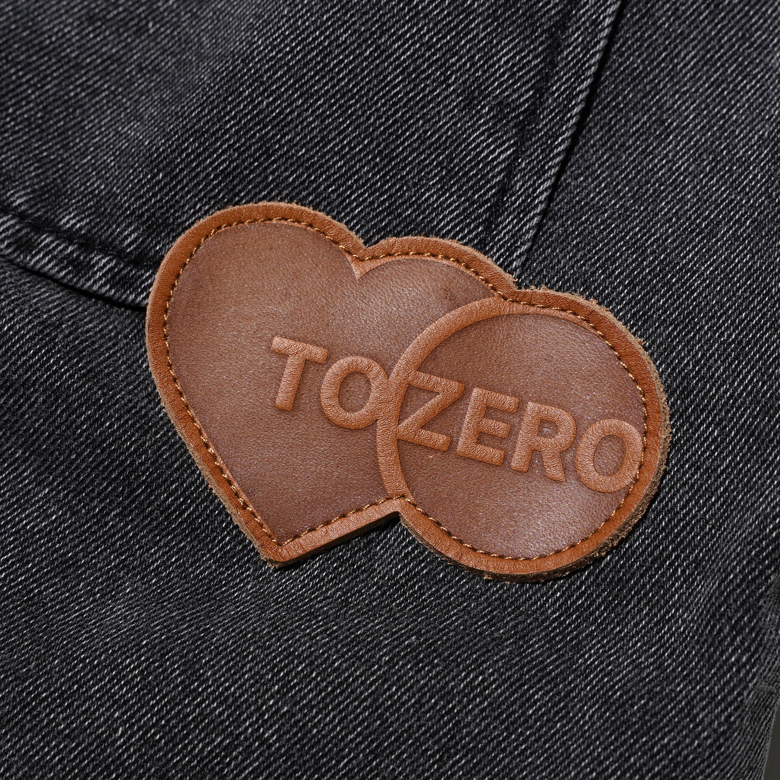 ‘TO ZERO’ 皮革貼飾褶襉牛仔褲
