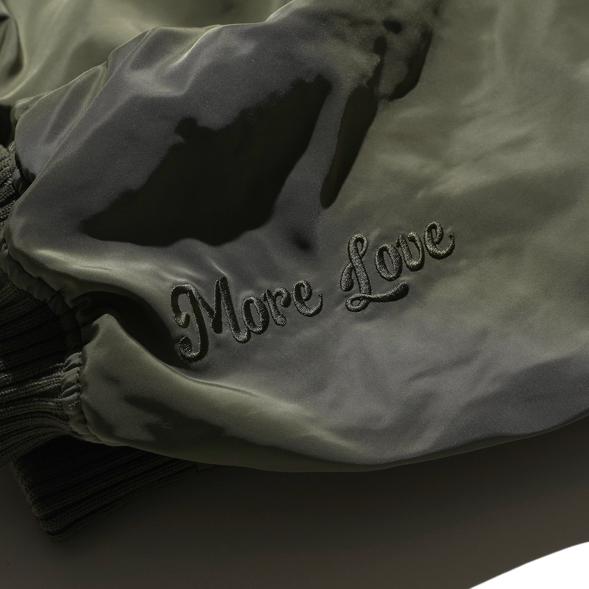 'MORE LOVE <3' 牛角扣飛行員夾克
