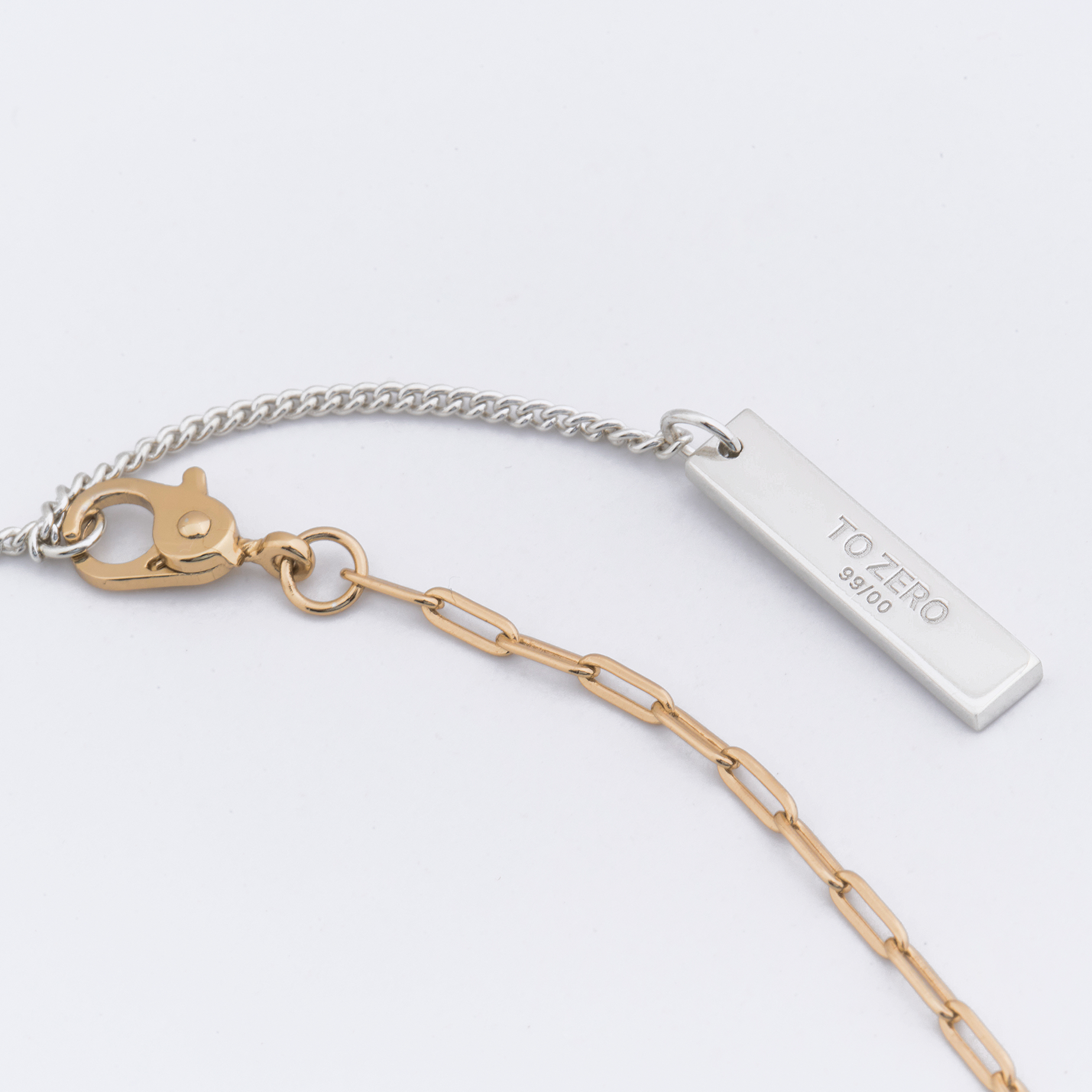 'MORE HUGS MORE LOVE' 金銀色項鏈