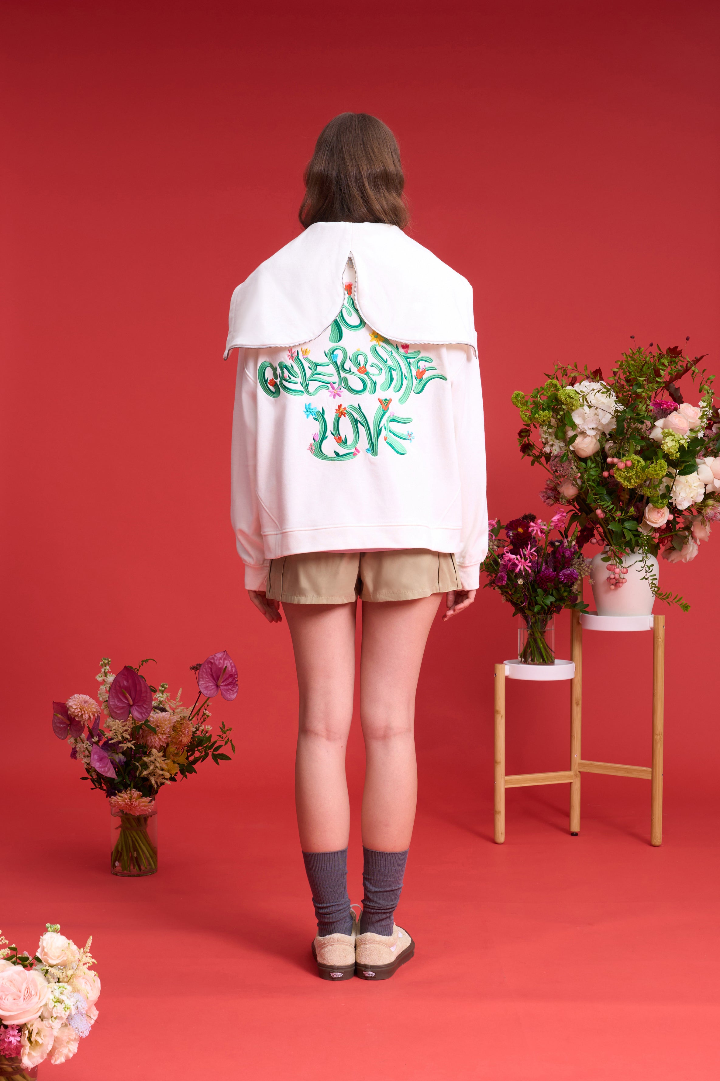 TO ZERO 'Gardener' EMBROIDERED ZIP-UP HOODIE (WHITE)