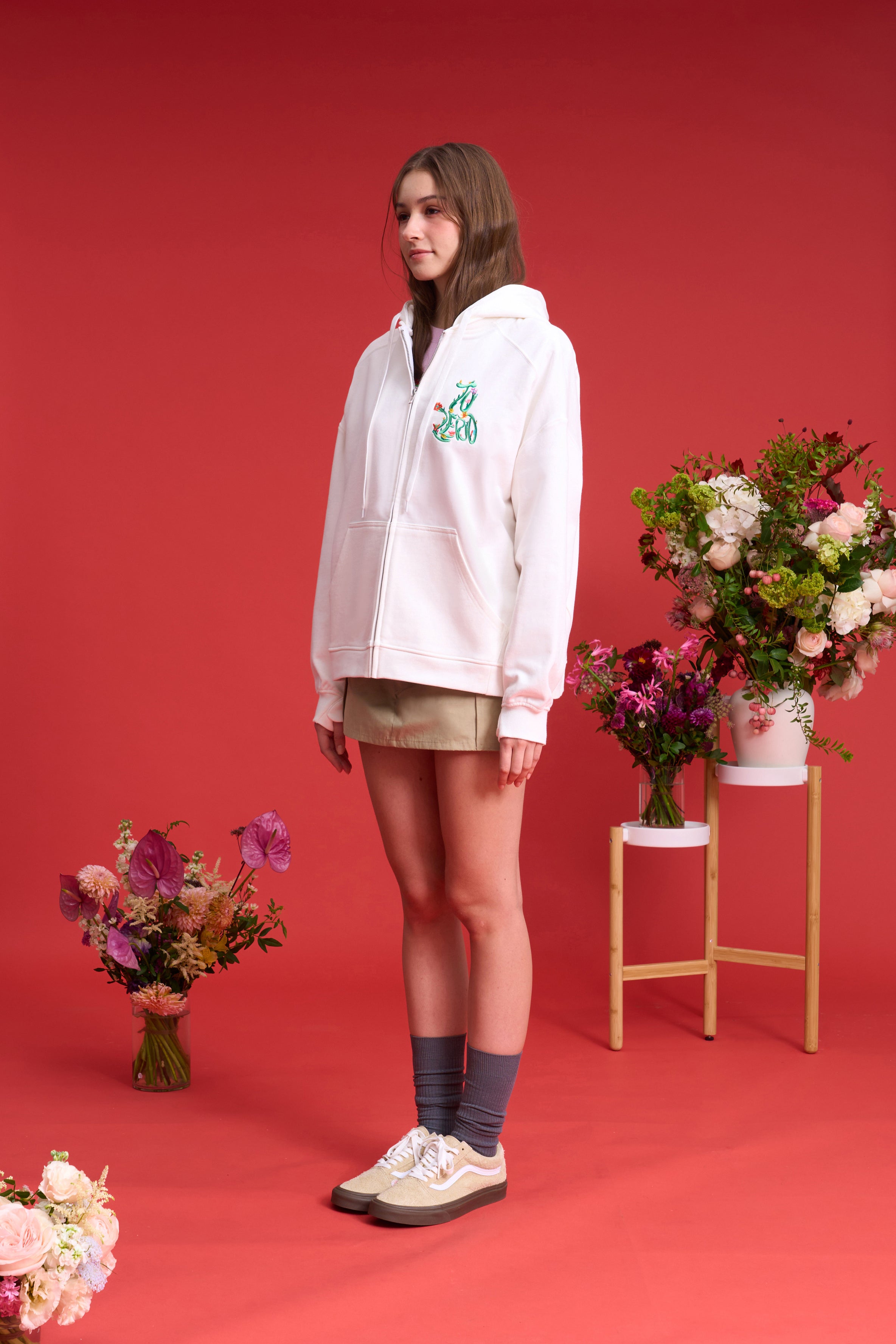 TO ZERO 'Gardener' EMBROIDERED ZIP-UP HOODIE (WHITE)