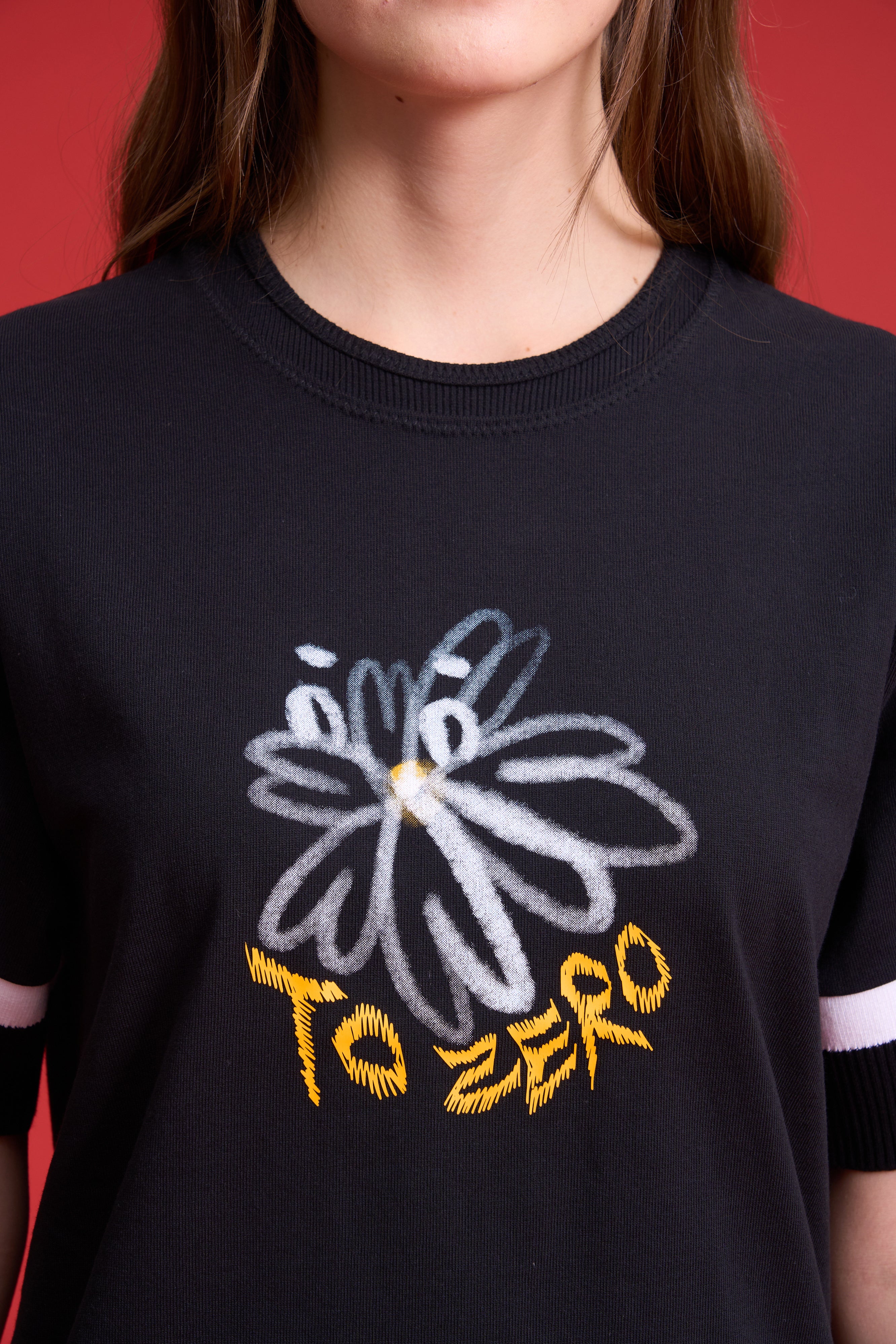 TO ZERO 'Spray Flower' T-SHIRT (BLACK)