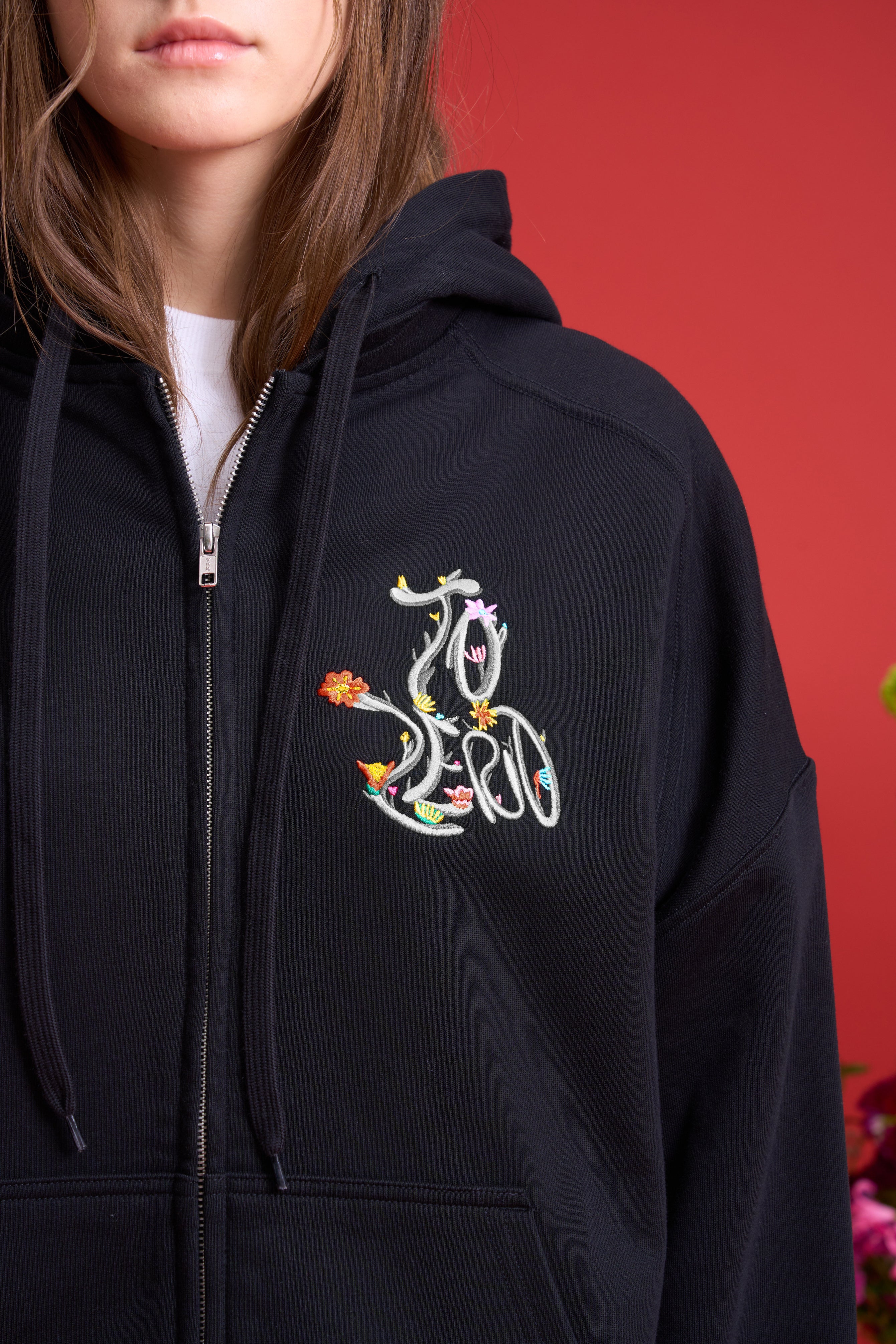 TO ZERO 'Gardener' EMBROIDERED ZIP-UP HOODIE (BLACK)