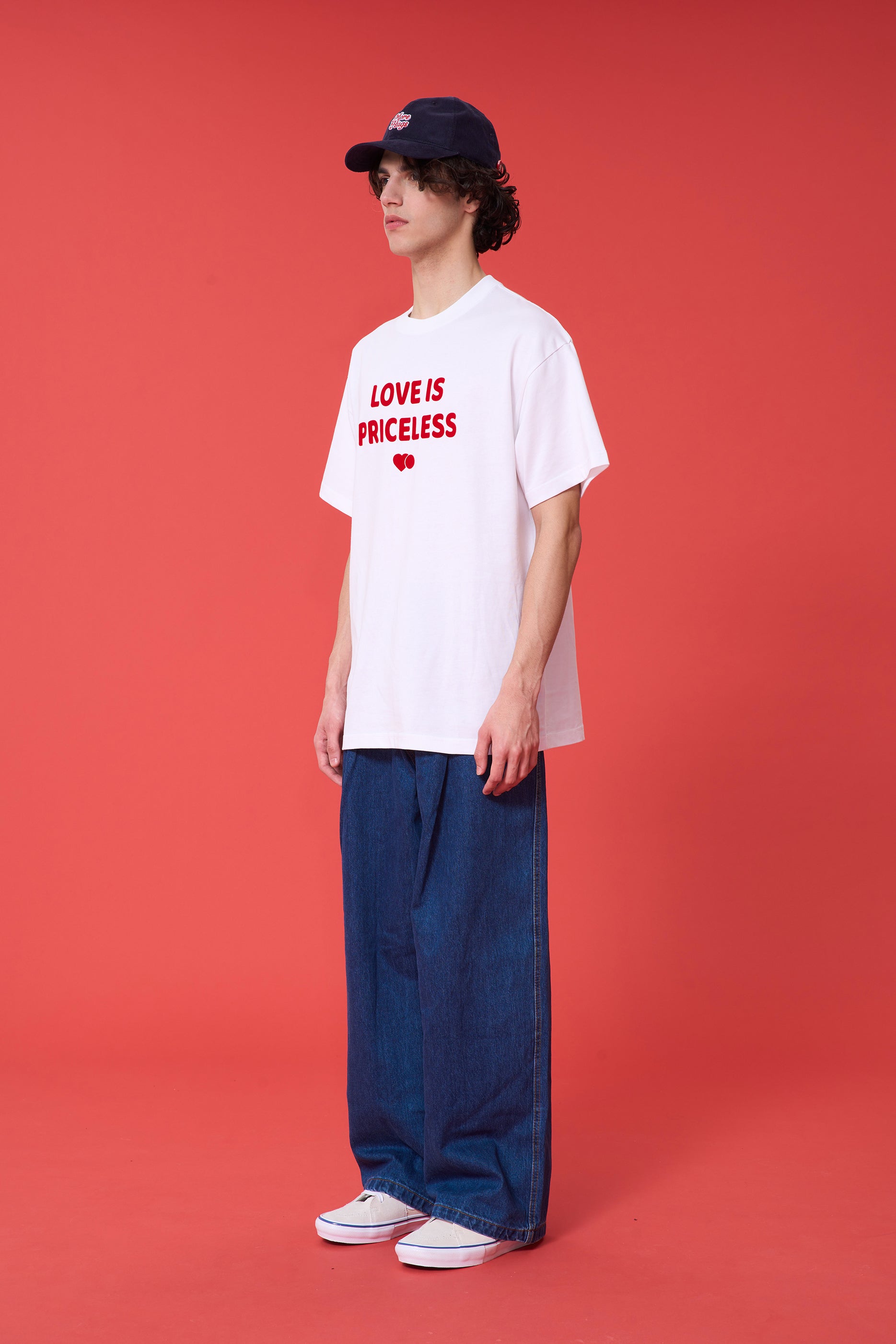 'HUG IS FREE' 植絨印花 T恤