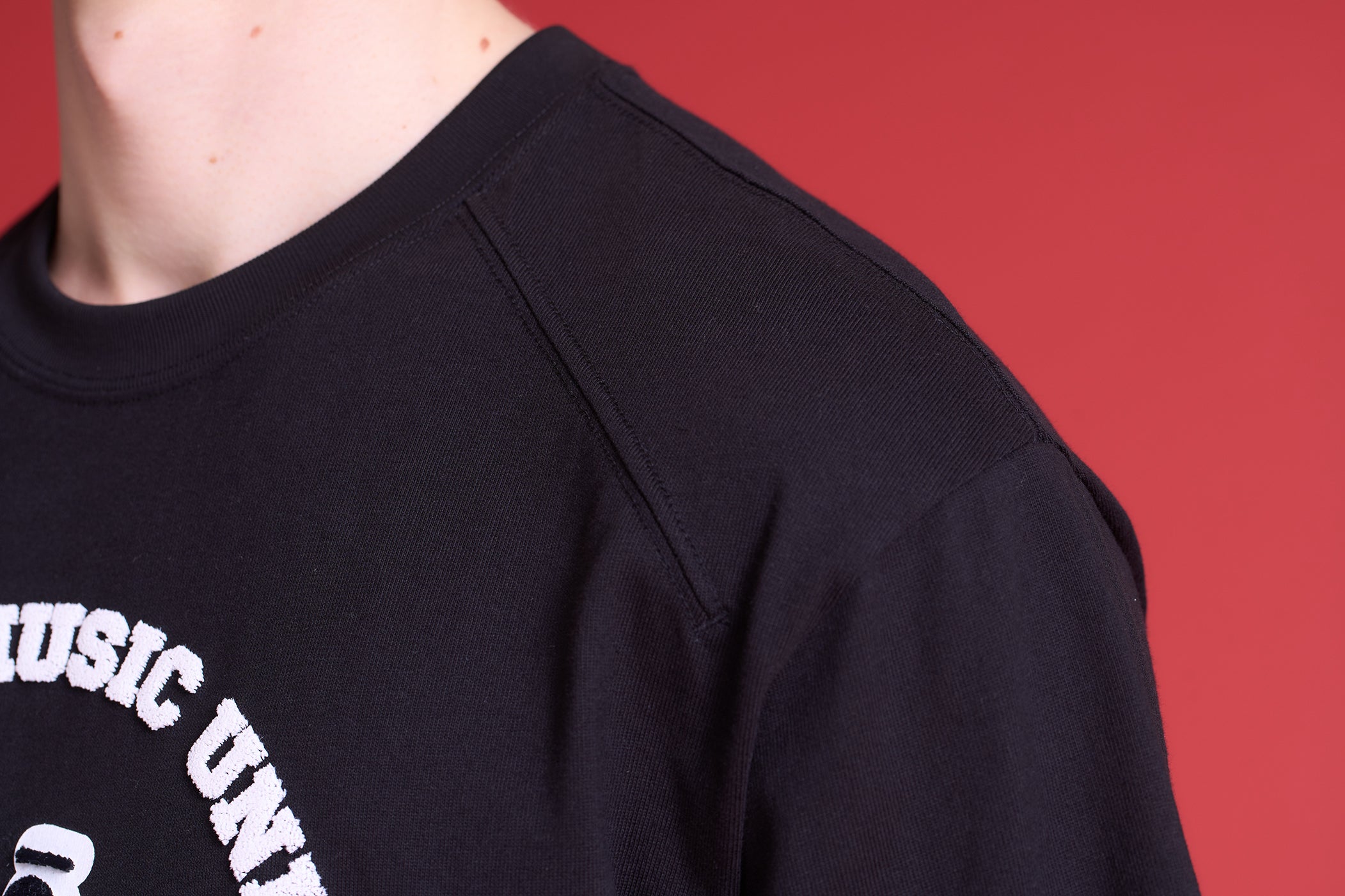 TO ZERO 'MUSIC UNION' EMBROIDERY T-SHIRT (BLACK)
