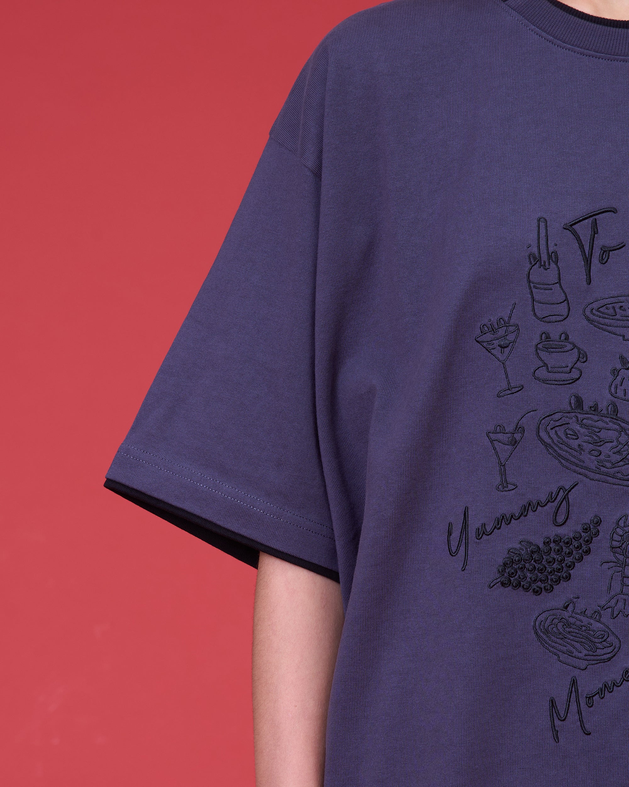 'THE YUMMY MOMENTS' OVERSIZED T-SHIRT (INK)