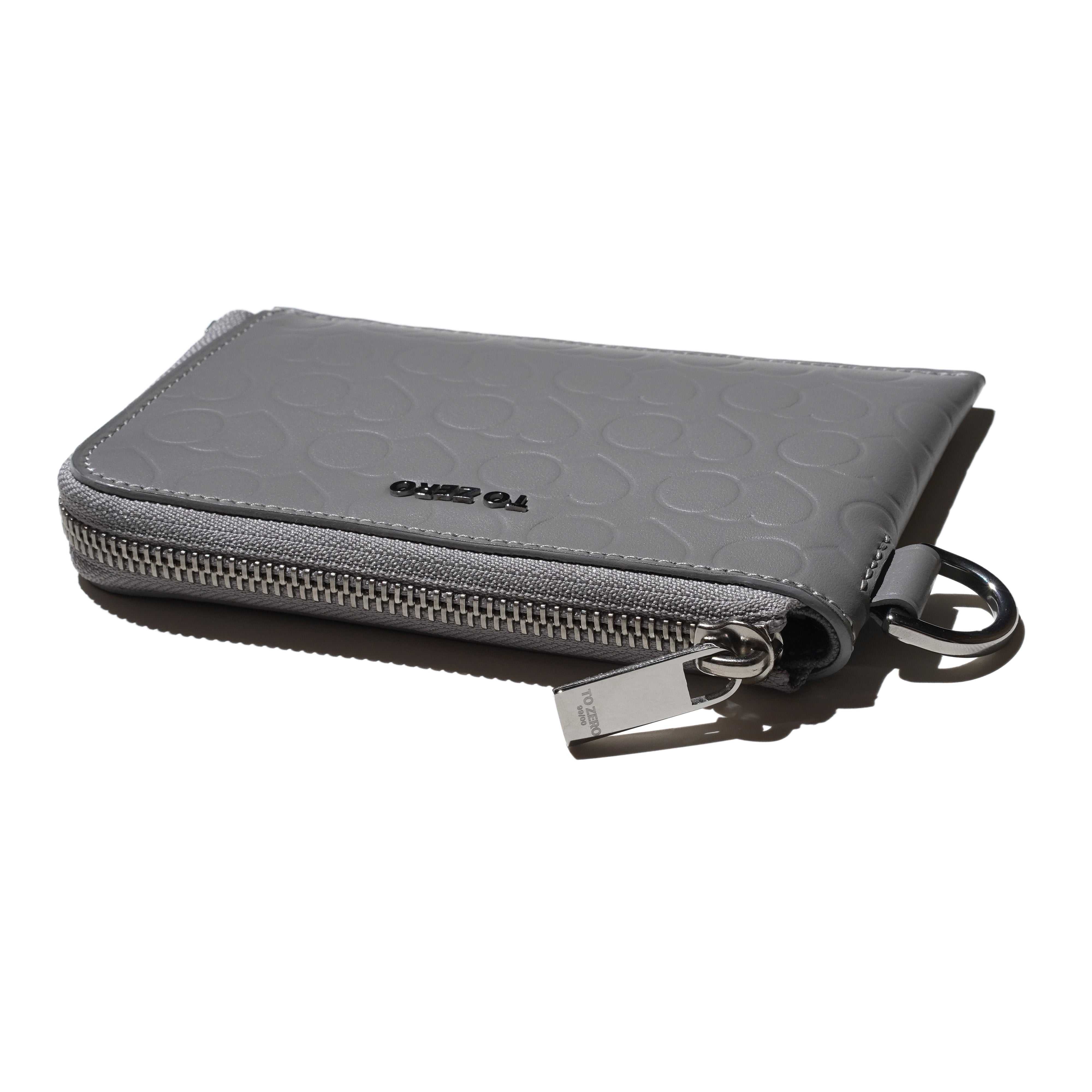 TO ZERO L-ZIP SHORT WALLET (DEBOSSED GREY)