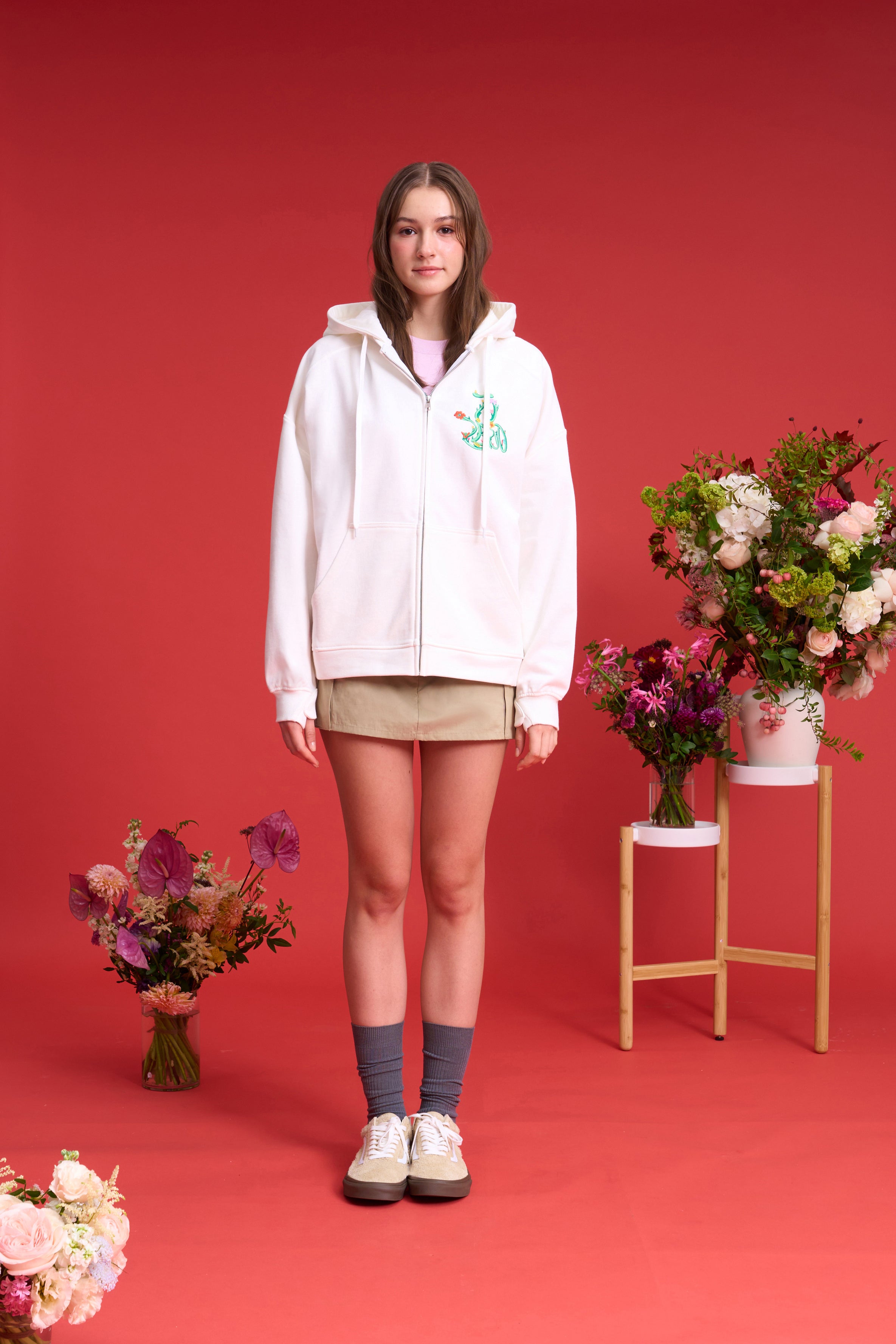 TO ZERO 'Gardener' EMBROIDERED ZIP-UP HOODIE (WHITE)