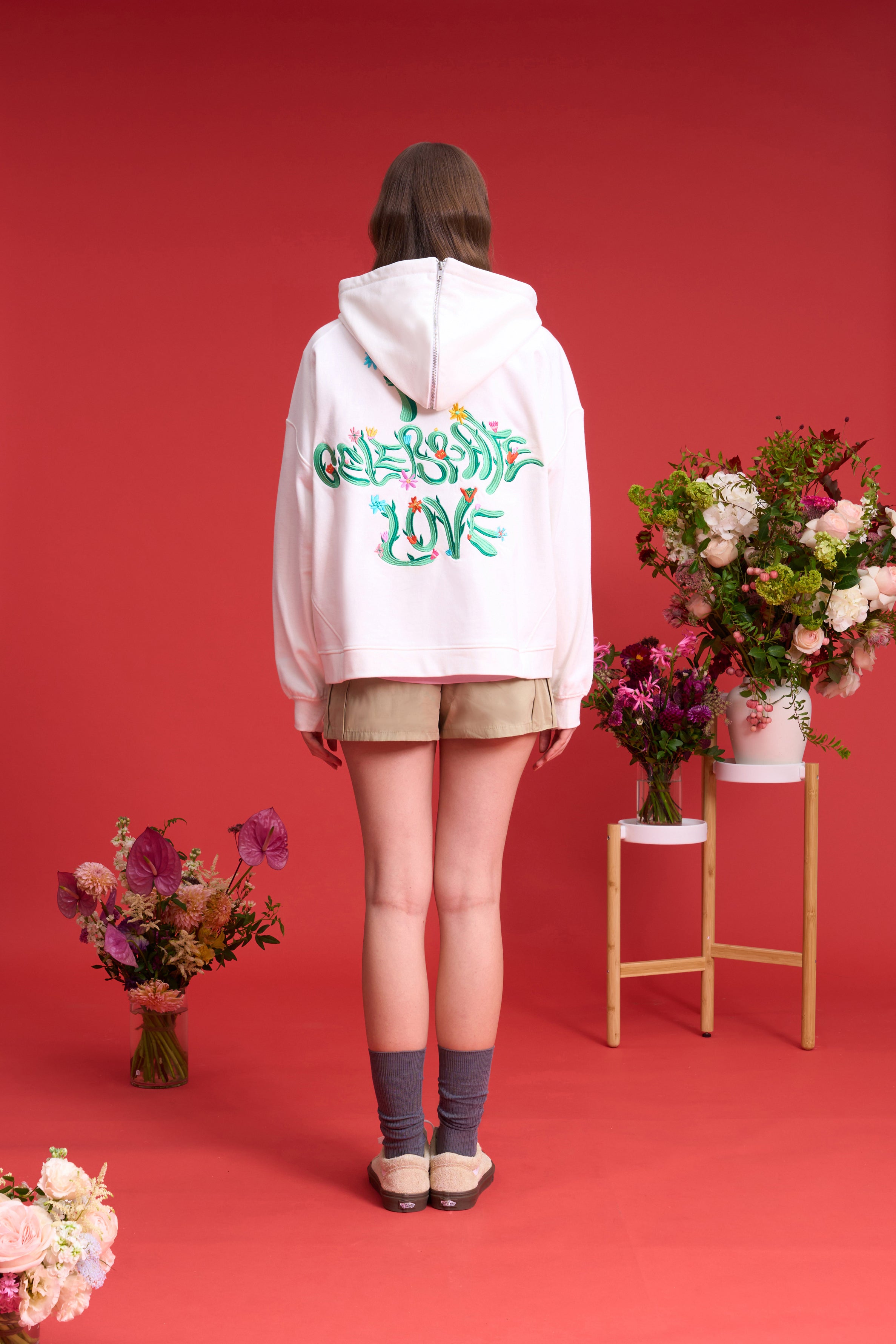 TO ZERO 'Gardener' EMBROIDERED ZIP-UP HOODIE (WHITE)