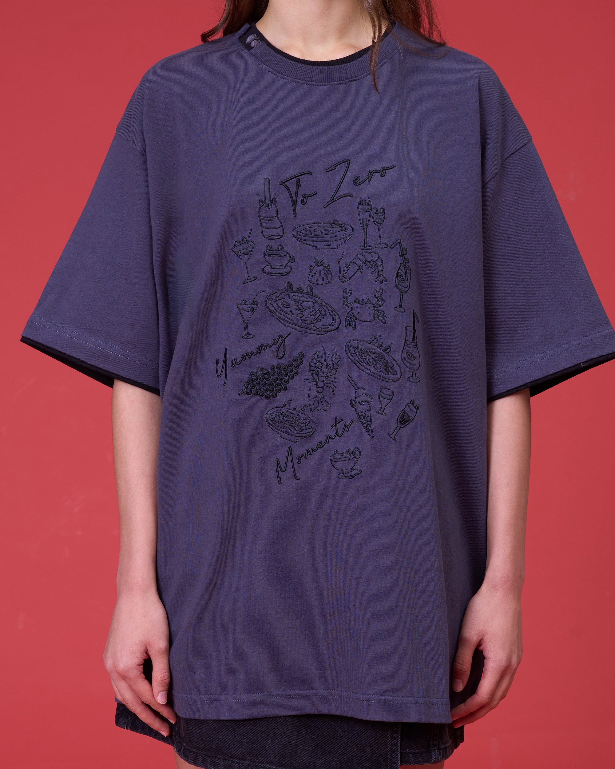 'THE YUMMY MOMENTS' OVERSIZED T-SHIRT (INK)